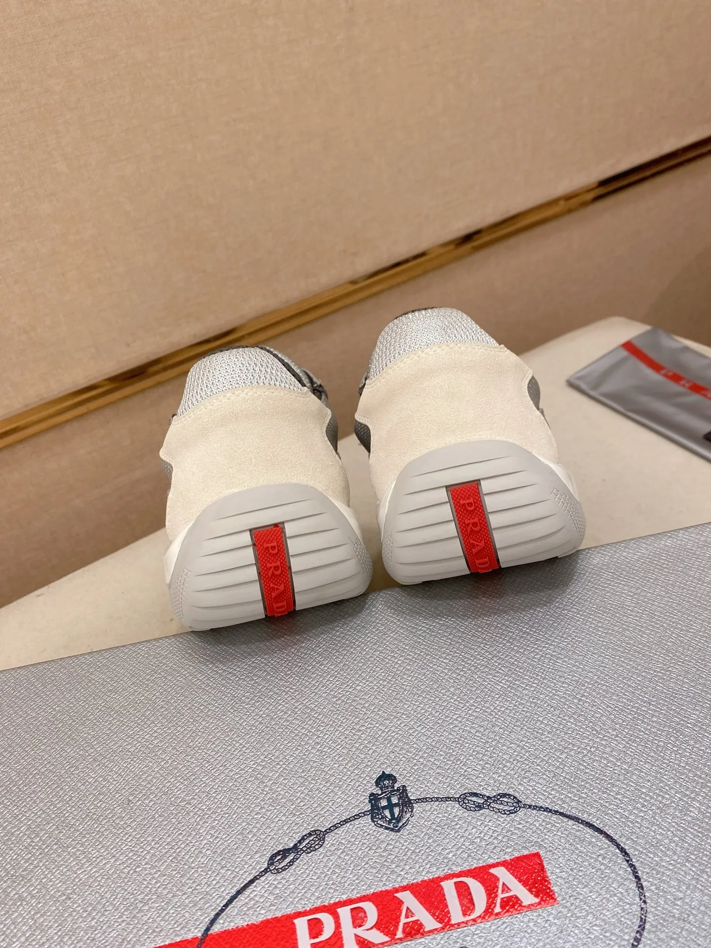 Men's shoes 💰 580💰 ✔️✔️✔️High version High-quality new PRADA (Prada) counters are launched simultaneously, new men's shoes, 😘fabrics are selected from first-layer cowhide fabrics. Lining: Imported cowhide leather lining. 👍🏿High-end☄️Open-molded non-slip rubber outsole, exquisite lines, simple and elegant, comfortable and high-end for leisure travel. Code number: 38 to 45